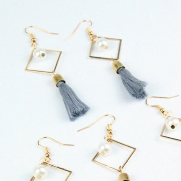NEW!๐๐MODERN SQUARE! GREY TASSEL! PEARL LOOK๐๐ - Picture 2 of 4